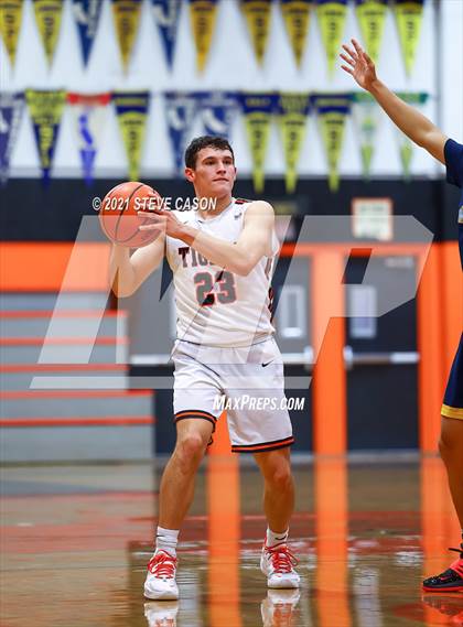 Thumbnail 2 in Roseville vs River City (Tiger Classic) photogallery.