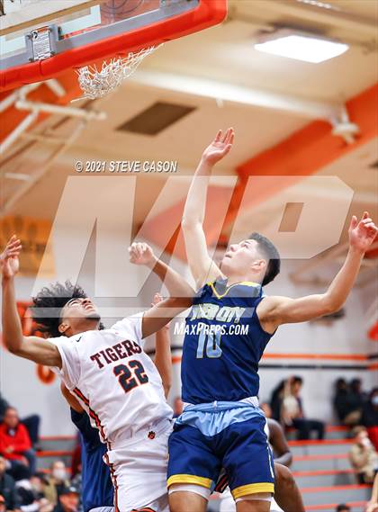 Thumbnail 2 in Roseville vs River City (Tiger Classic) photogallery.