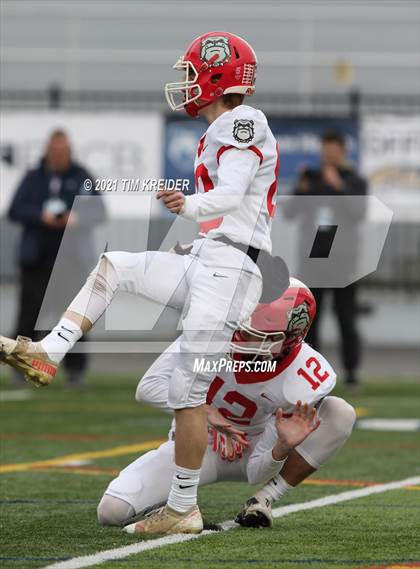 Thumbnail 3 in Bishop Guilfoyle vs. Redbank Valley (PIAA 1A Final) photogallery.