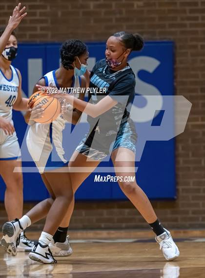 Thumbnail 1 in Overhills @ Westover photogallery.