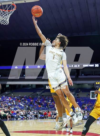 Thumbnail 3 in Stony Point vs. Beaumont United (UIL 6A Basketball Semifinal) photogallery.