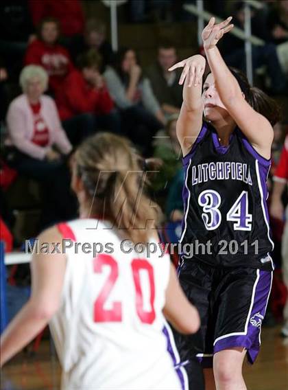 Thumbnail 2 in Litchfield vs. Staunton (Carlinville Holiday Tourney Championship) photogallery.