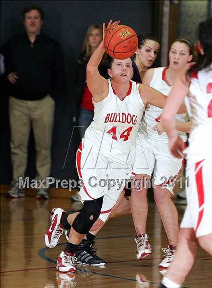 Thumbnail 2 in Litchfield vs. Staunton (Carlinville Holiday Tourney Championship) photogallery.