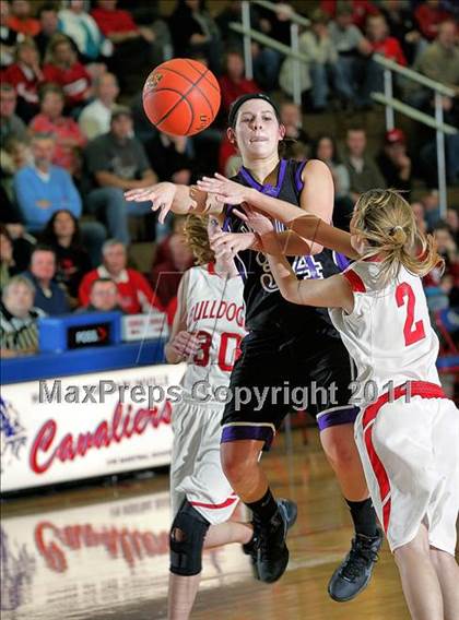 Thumbnail 3 in Litchfield vs. Staunton (Carlinville Holiday Tourney Championship) photogallery.