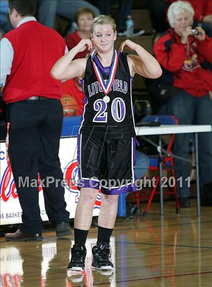 Thumbnail 1 in Litchfield vs. Staunton (Carlinville Holiday Tourney Championship) photogallery.