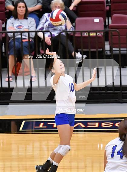 Thumbnail 2 in MacArthur [Douglas] vs Churchill (Blossom Athletic Center) photogallery.