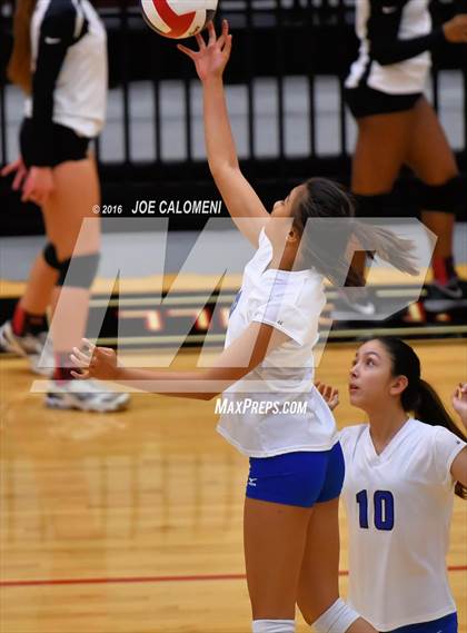 Thumbnail 3 in MacArthur [Douglas] vs Churchill (Blossom Athletic Center) photogallery.