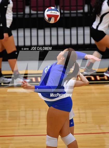 Thumbnail 2 in MacArthur [Douglas] vs Churchill (Blossom Athletic Center) photogallery.