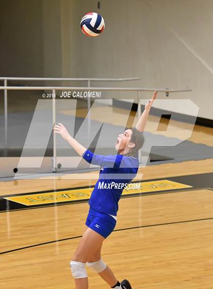 Thumbnail 2 in MacArthur [Douglas] vs Churchill (Blossom Athletic Center) photogallery.