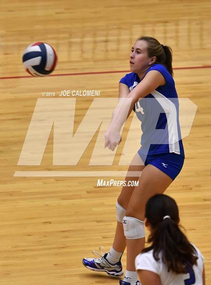 Thumbnail 2 in MacArthur [Douglas] vs Churchill (Blossom Athletic Center) photogallery.