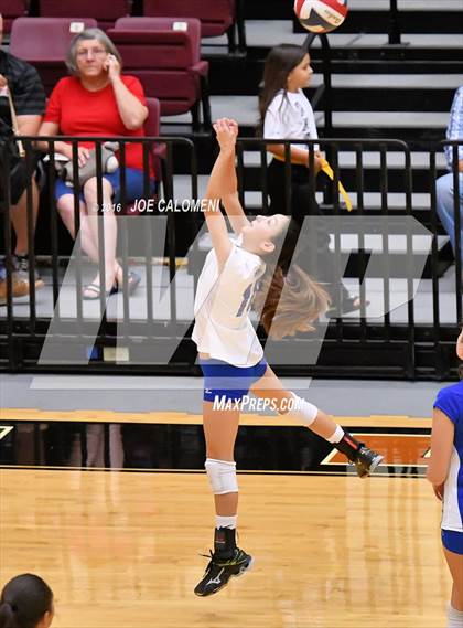 Thumbnail 2 in MacArthur [Douglas] vs Churchill (Blossom Athletic Center) photogallery.
