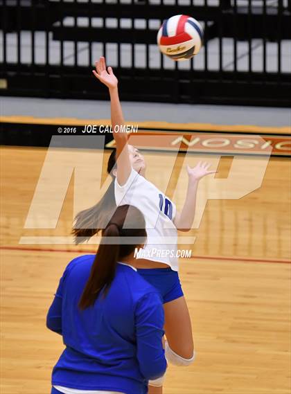 Thumbnail 2 in MacArthur [Douglas] vs Churchill (Blossom Athletic Center) photogallery.