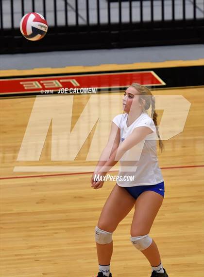 Thumbnail 2 in MacArthur [Douglas] vs Churchill (Blossom Athletic Center) photogallery.