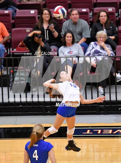 Thumbnail 3 in MacArthur [Douglas] vs Churchill (Blossom Athletic Center) photogallery.