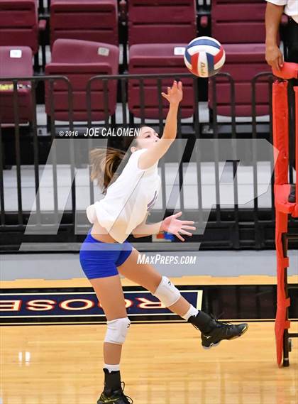 Thumbnail 2 in MacArthur [Douglas] vs Churchill (Blossom Athletic Center) photogallery.