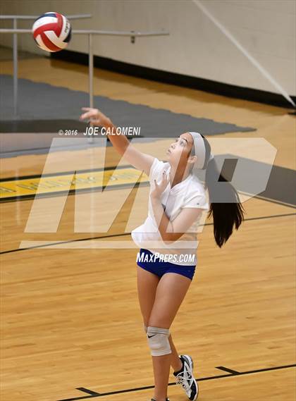 Thumbnail 2 in MacArthur [Douglas] vs Churchill (Blossom Athletic Center) photogallery.