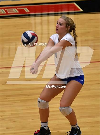 Thumbnail 1 in MacArthur [Douglas] vs Churchill (Blossom Athletic Center) photogallery.