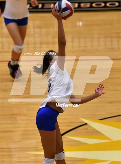 Thumbnail 3 in MacArthur [Douglas] vs Churchill (Blossom Athletic Center) photogallery.