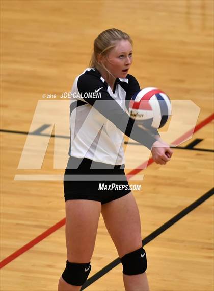 Thumbnail 2 in MacArthur [Douglas] vs Churchill (Blossom Athletic Center) photogallery.