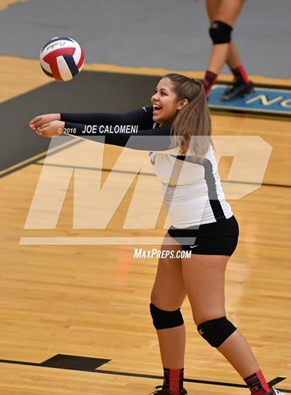 Thumbnail 2 in MacArthur [Douglas] vs Churchill (Blossom Athletic Center) photogallery.