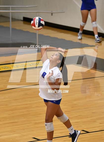 Thumbnail 2 in MacArthur [Douglas] vs Churchill (Blossom Athletic Center) photogallery.