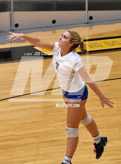 Thumbnail 2 in MacArthur [Douglas] vs Churchill (Blossom Athletic Center) photogallery.