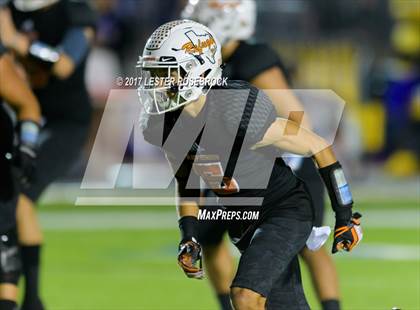 Thumbnail 3 in Holland vs Refugio (UIL 2A Regional Finals) photogallery.