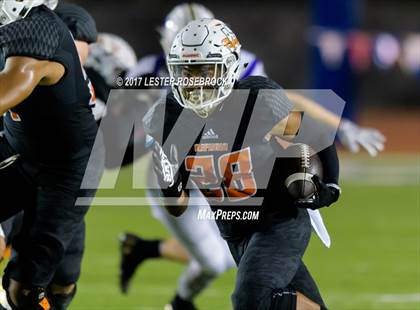 Thumbnail 3 in Holland vs Refugio (UIL 2A Regional Finals) photogallery.