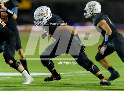 Thumbnail 3 in Holland vs Refugio (UIL 2A Regional Finals) photogallery.