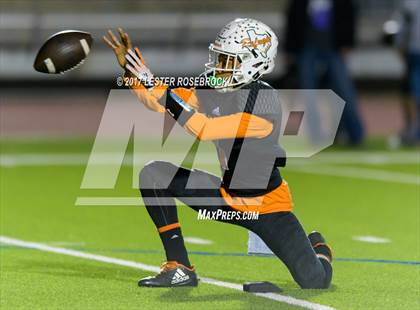 Thumbnail 1 in Holland vs Refugio (UIL 2A Regional Finals) photogallery.