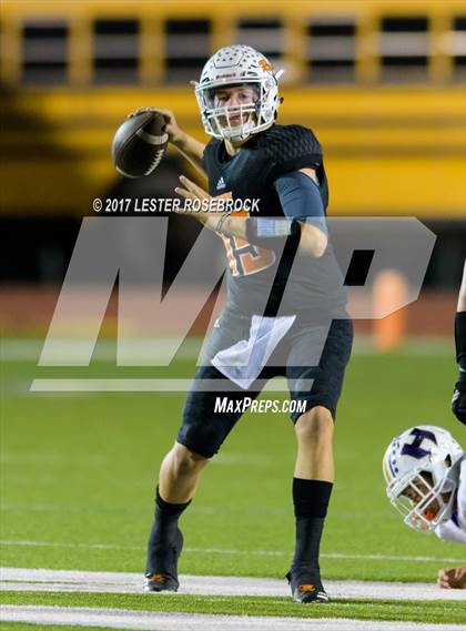 Thumbnail 3 in Holland vs Refugio (UIL 2A Regional Finals) photogallery.