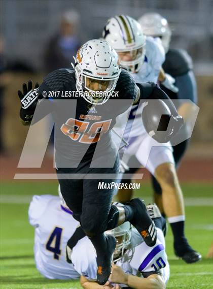 Thumbnail 2 in Holland vs Refugio (UIL 2A Regional Finals) photogallery.