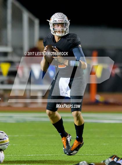 Thumbnail 3 in Holland vs Refugio (UIL 2A Regional Finals) photogallery.