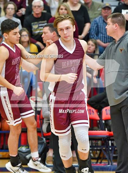 Thumbnail 2 in McLeod vs. Martins Mill (UIL 3A Region 2 Final) photogallery.