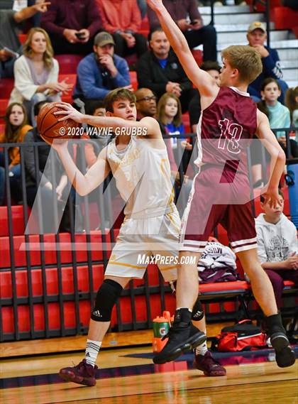Thumbnail 3 in McLeod vs. Martins Mill (UIL 3A Region 2 Final) photogallery.