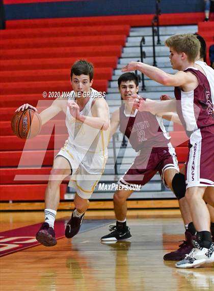 Thumbnail 2 in McLeod vs. Martins Mill (UIL 3A Region 2 Final) photogallery.
