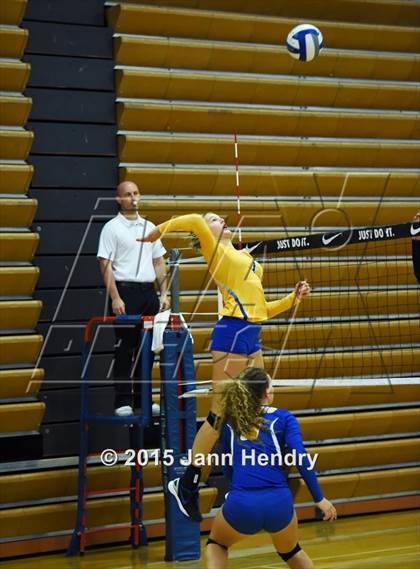 Thumbnail 2 in Flintridge Sacred Heart vs. Clovis (Durango Fall Classic) photogallery.