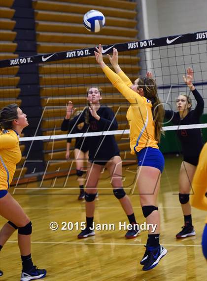 Thumbnail 1 in Flintridge Sacred Heart vs. Clovis (Durango Fall Classic) photogallery.