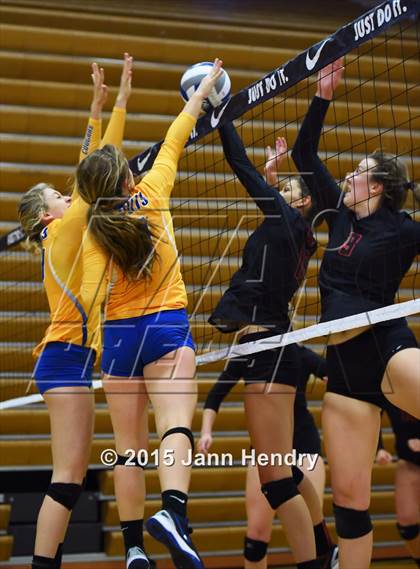 Thumbnail 3 in Flintridge Sacred Heart vs. Clovis (Durango Fall Classic) photogallery.