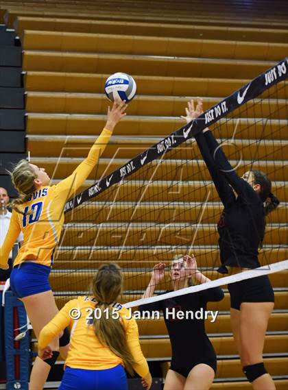 Thumbnail 2 in Flintridge Sacred Heart vs. Clovis (Durango Fall Classic) photogallery.