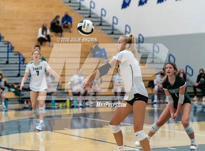 Thumbnail 3 in Fishers vs Zionsville (IHSAA 4A Sectional Semifinal) photogallery.
