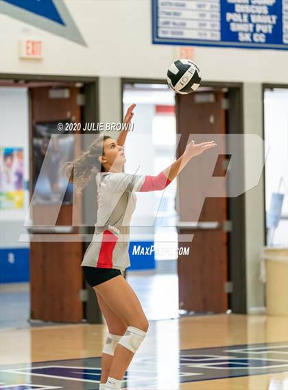 Thumbnail 3 in Fishers vs Zionsville (IHSAA 4A Sectional Semifinal) photogallery.