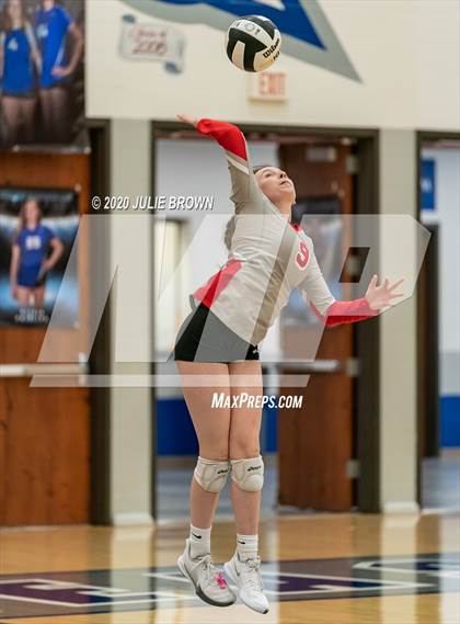 Thumbnail 3 in Fishers vs Zionsville (IHSAA 4A Sectional Semifinal) photogallery.