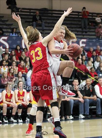 Thumbnail 1 in Carondelet vs. St. Francis (CIF State D1 NorCal Playoffs) photogallery.