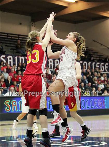 Thumbnail 1 in Carondelet vs. St. Francis (CIF State D1 NorCal Playoffs) photogallery.