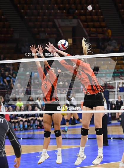 Thumbnail 2 in Lamar vs University (CHSAA 3A 3rd Round) photogallery.