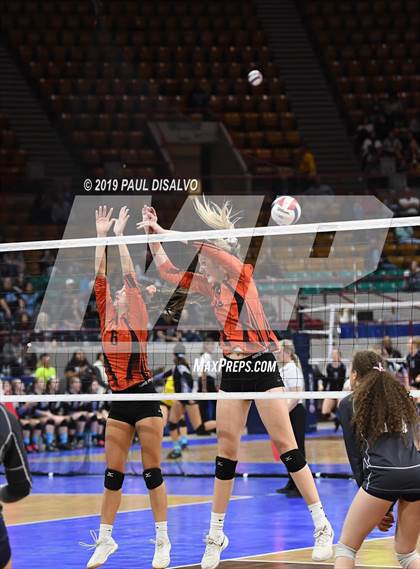 Thumbnail 3 in Lamar vs University (CHSAA 3A 3rd Round) photogallery.