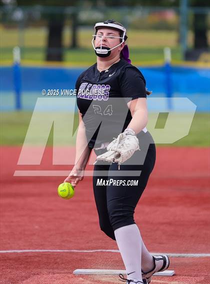 Thumbnail 2 in Hermiston @ Auburn Mountainview (WIAA 3A Opening Round) photogallery.