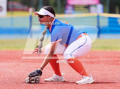 Thumbnail 2 in Hermiston @ Auburn Mountainview (WIAA 3A Opening Round) photogallery.
