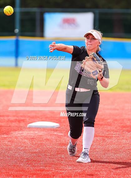 Thumbnail 2 in Hermiston @ Auburn Mountainview (WIAA 3A Opening Round) photogallery.